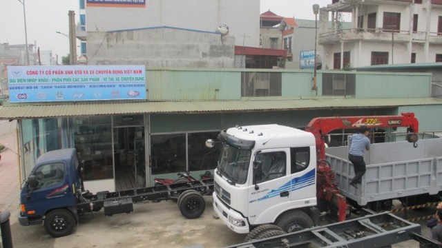 Xe tải gắn cẩu - Công Ty Cổ Phần Xuất Nhập Khẩu Ô Tô Và Xe Chuyên Dùng Việt Nam